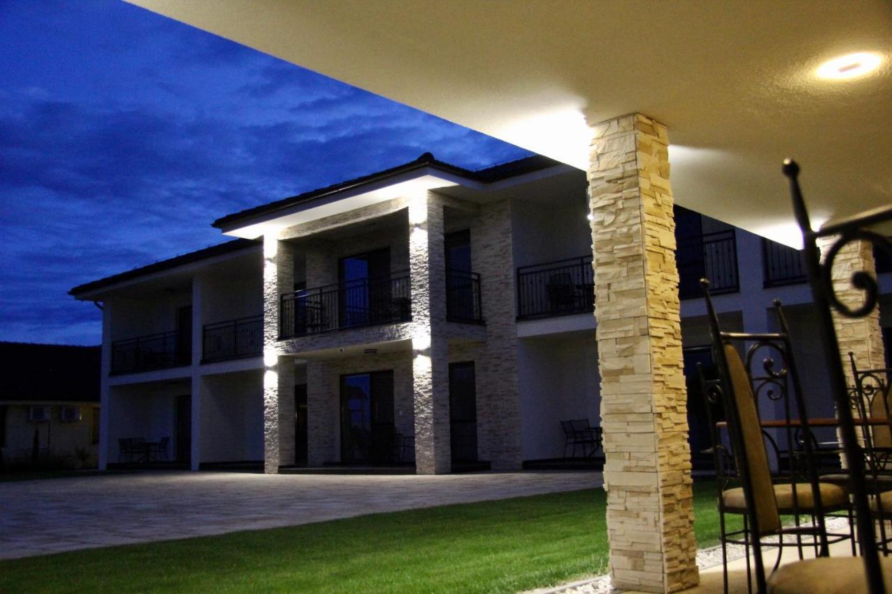Jazmin Apartmany Velky Meder Exterior photo